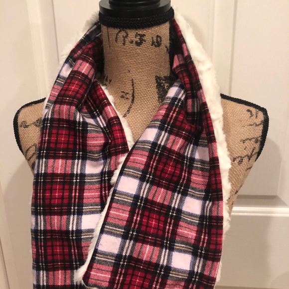 NEW Faux Fur And Plaid Flannel Scarf - Picture 3 of 5